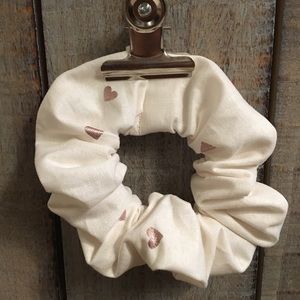 Metallic Love Scrunch